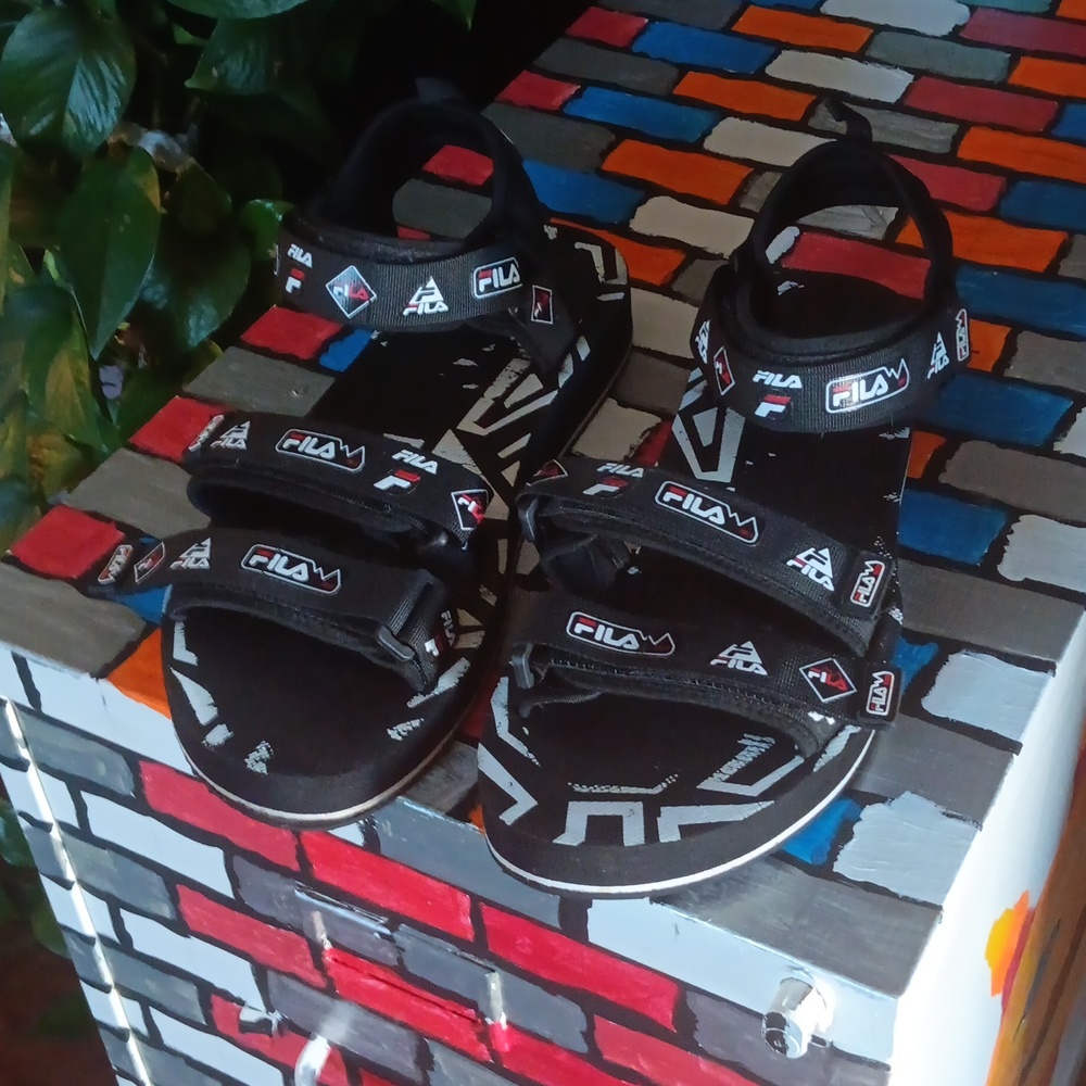 Men's size 13 FILA sandals